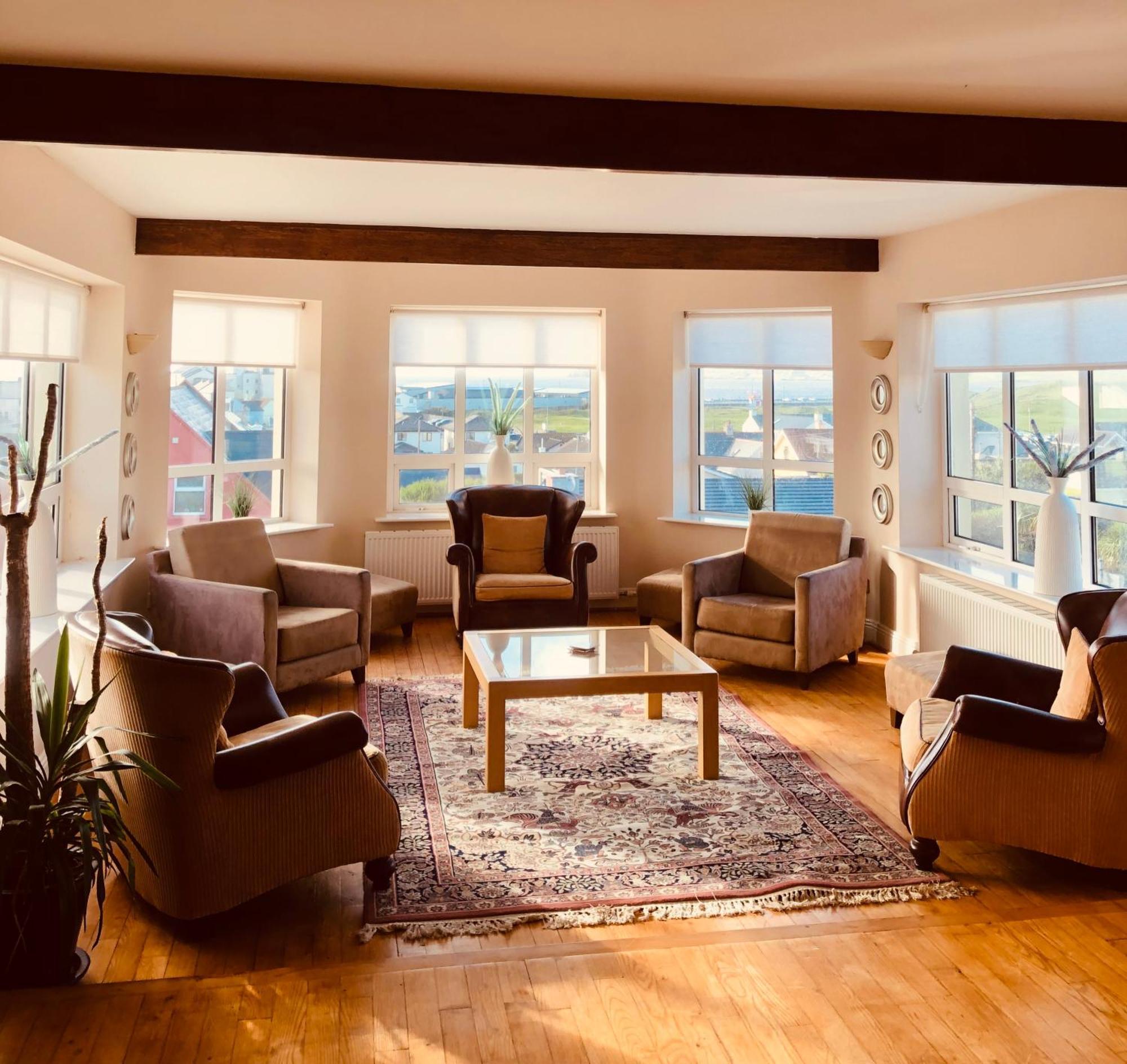 Lehinch Lodge Lahinch Extérieur photo